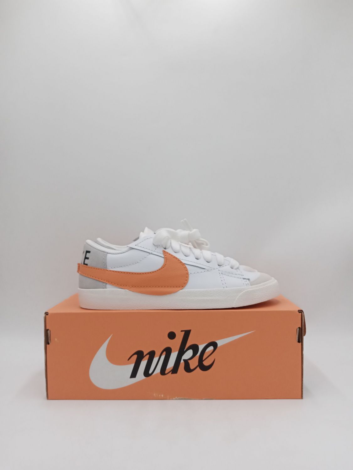 Blazer Jumbo 77 Low (WHITE ORANGE)