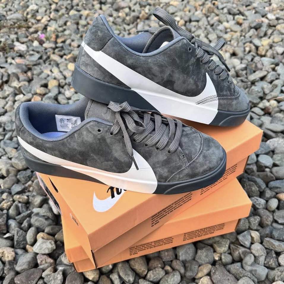 Blazer Jumbo 77 Low Suede (GRAY)