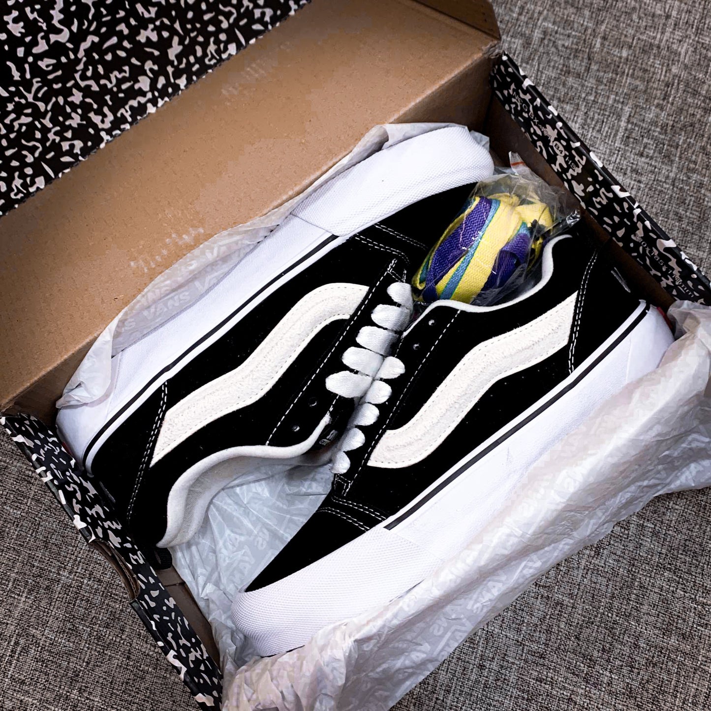 VANS POTATO (BLACK)